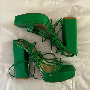 GREEN STEVE MADDEN LACE UP HEELS